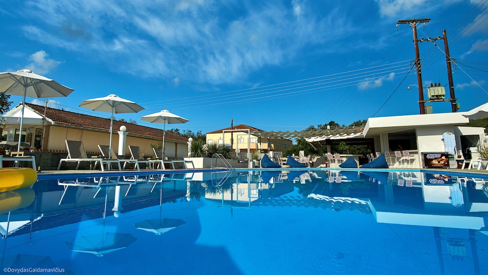 Seaside Resorts — Swimming pool in Lefkimmi (Corfu), Ionian Islands