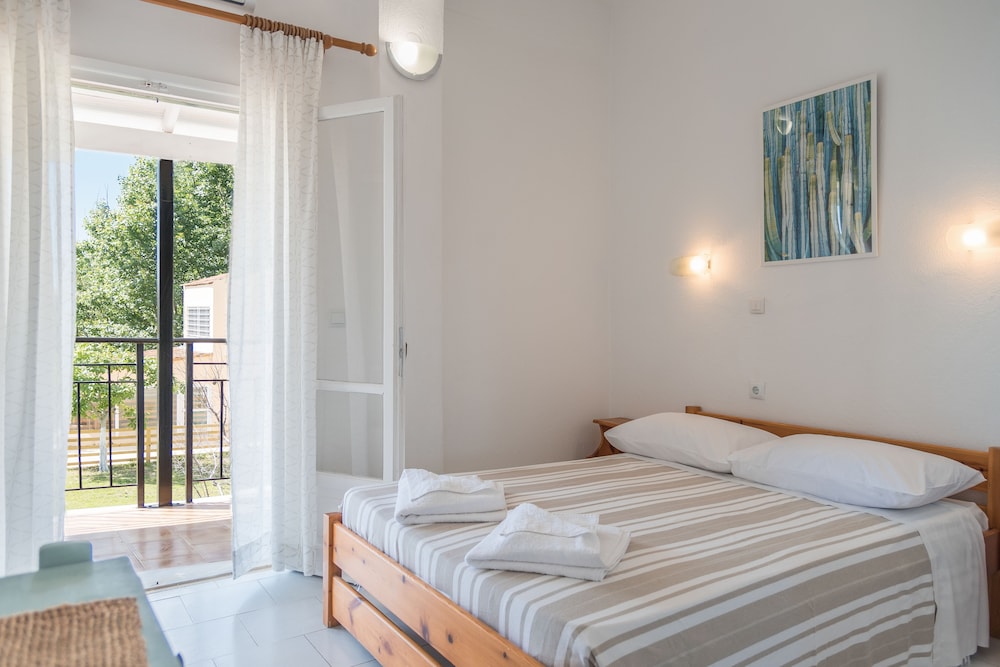 Seaside Resorts — Hotel rooms in Lefkimmi (Corfu), Ionian Islands