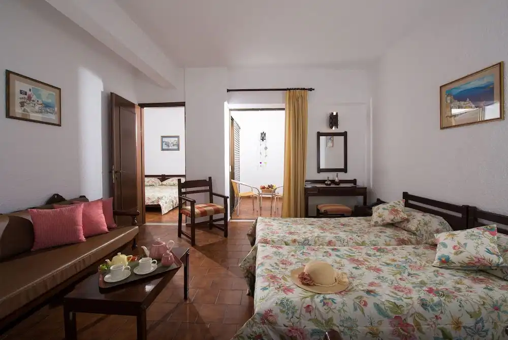 Malia Holidays Hotel — Hotel rooms in Malia