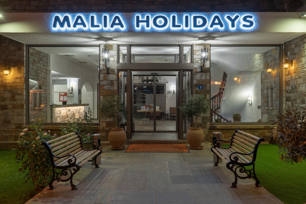 Malia Holidays Hotel — Hotel building in Malia