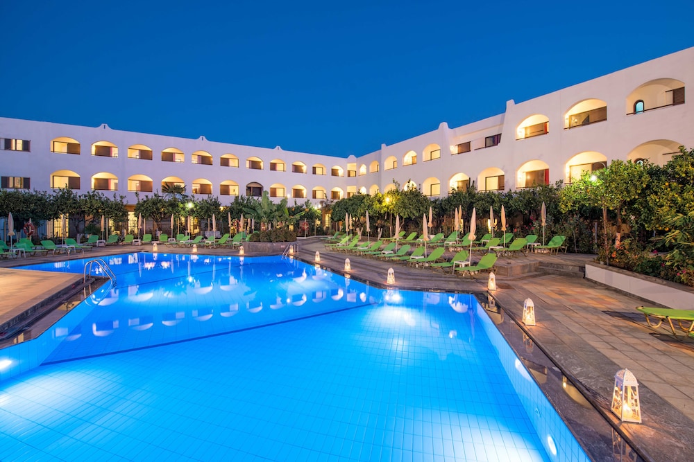 Malia Holidays Hotel — Swimming pool in Malia