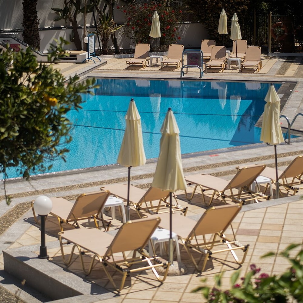 Malia Holidays Hotel — Swimming pool in Malia