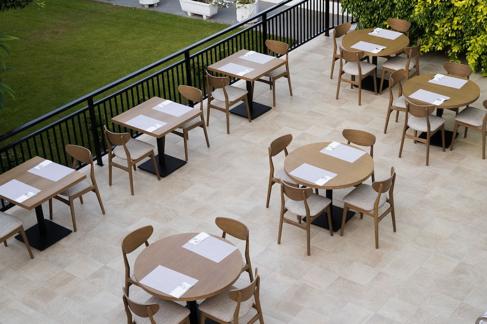 Malia Holidays Hotel — Restaurant & bars in Malia