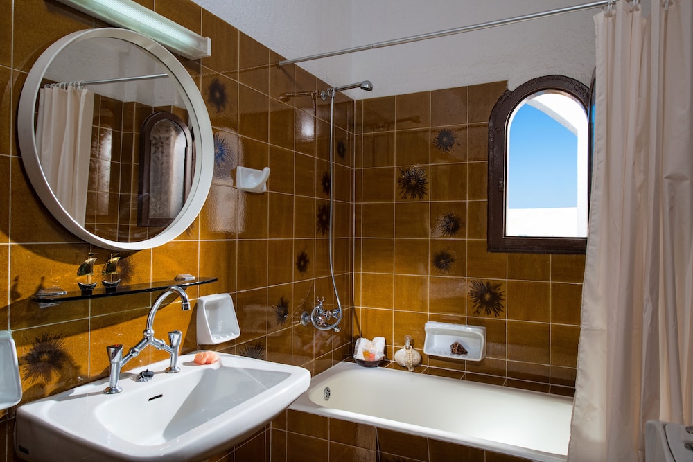 Malia Holidays Hotel — Hotel rooms in Malia