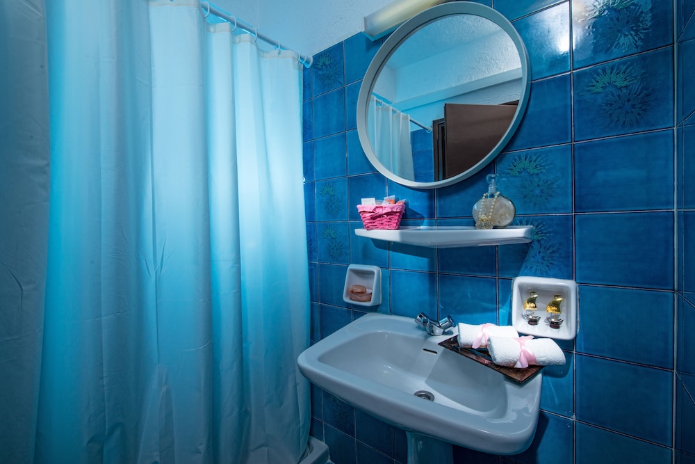 Malia Holidays Hotel — Hotel rooms in Malia