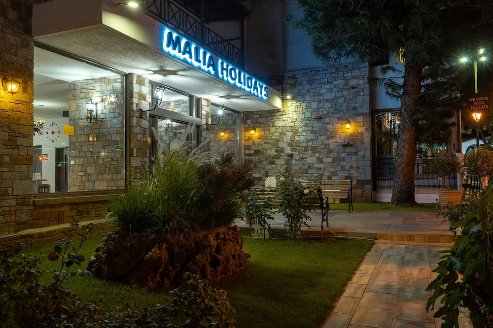 Malia Holidays Hotel — Hotel building in Malia