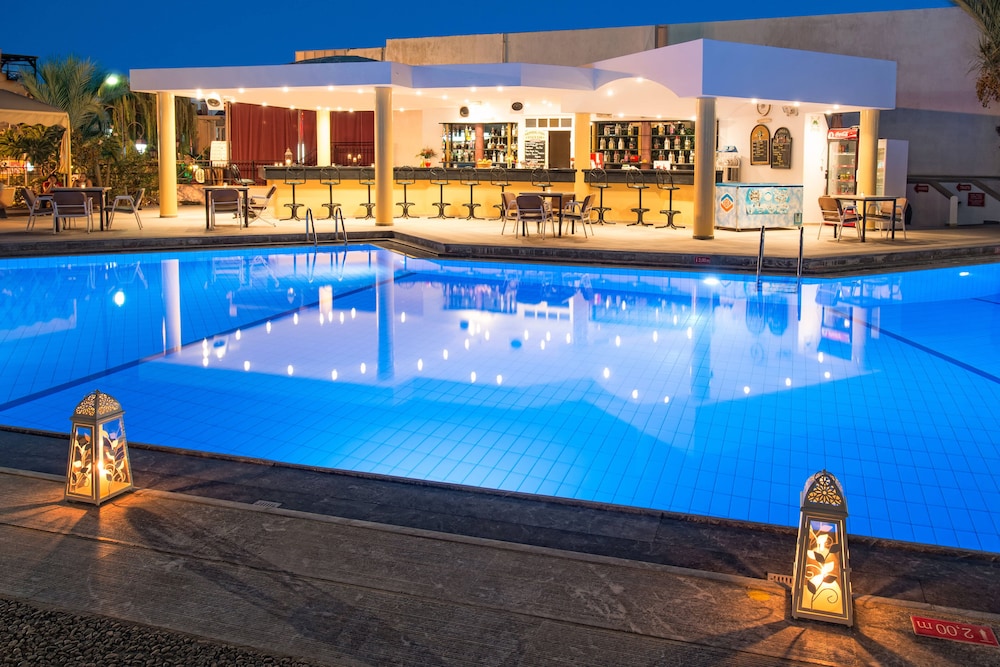 Malia Holidays Hotel — Swimming pool in Malia