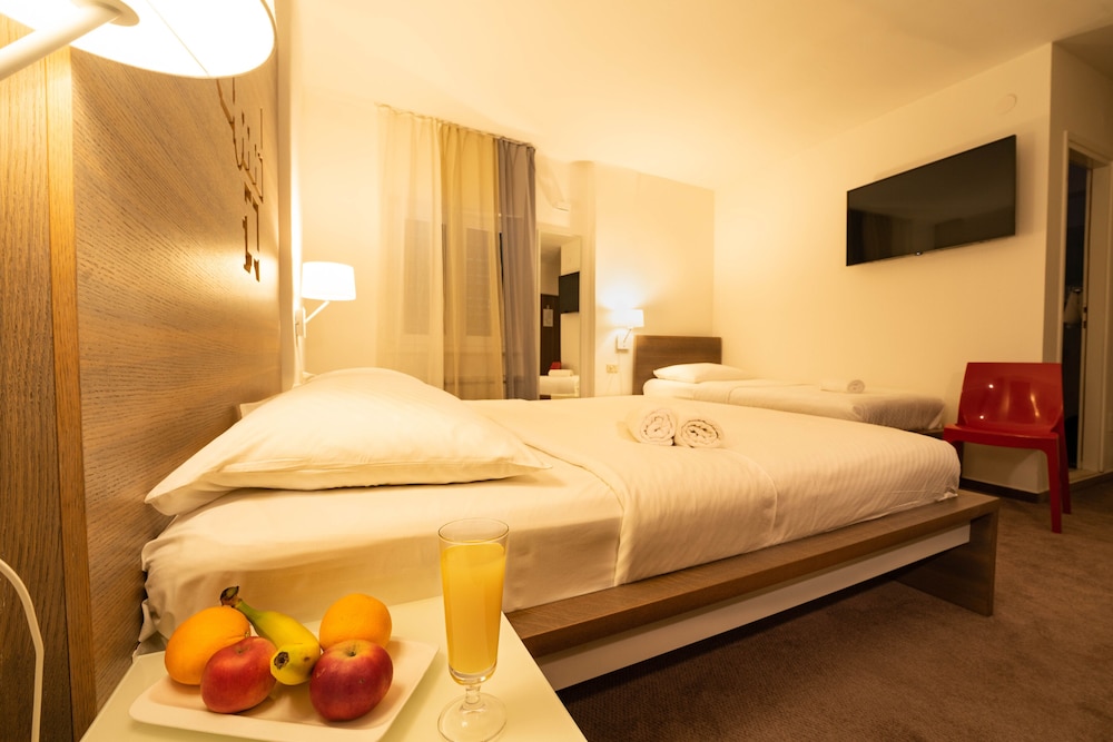 Slavija Culture Heritage Hotel — Hotel rooms in Split, Split-Dalmatia