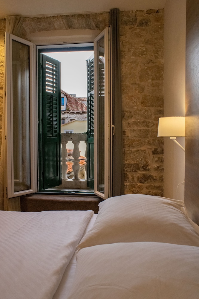 Slavija Culture Heritage Hotel — Hotel rooms in Split, Split-Dalmatia