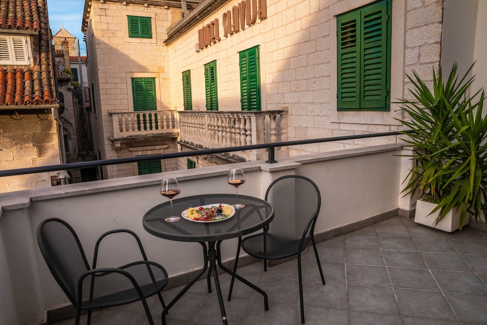 Slavija Culture Heritage Hotel — Hotel building in Split, Split-Dalmatia