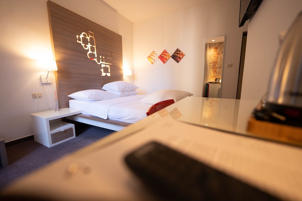 Slavija Culture Heritage Hotel — Hotel rooms in Split, Split-Dalmatia