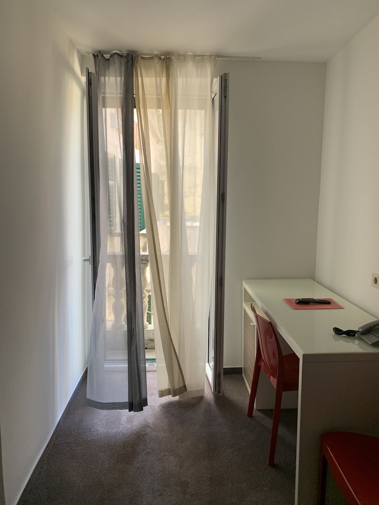 Slavija Culture Heritage Hotel — Hotel rooms in Split, Split-Dalmatia