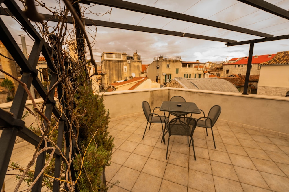 Slavija Culture Heritage Hotel — Hotel building in Split, Split-Dalmatia