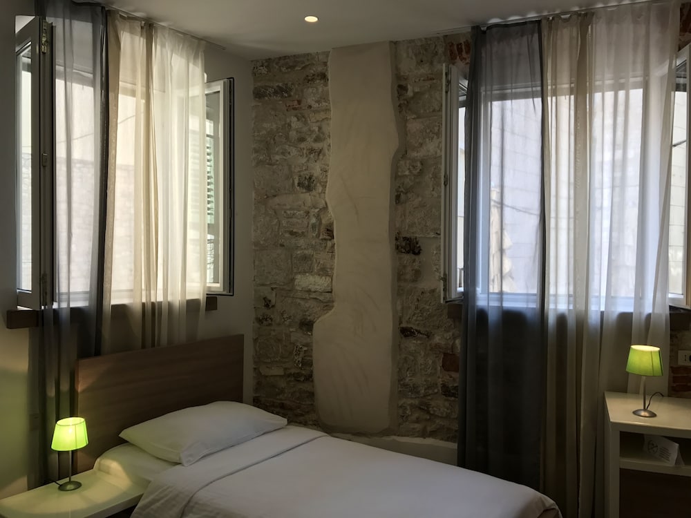 Slavija Culture Heritage Hotel — Hotel rooms in Split, Split-Dalmatia