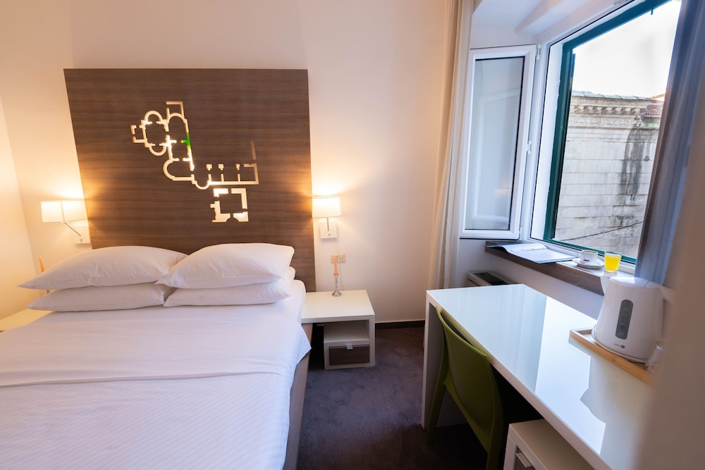 Slavija Culture Heritage Hotel — Hotel rooms in Split, Split-Dalmatia