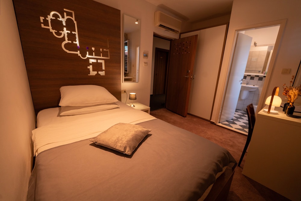Slavija Culture Heritage Hotel — Hotel rooms in Split, Split-Dalmatia