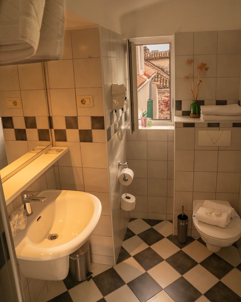 Slavija Culture Heritage Hotel — Hotel rooms in Split, Split-Dalmatia