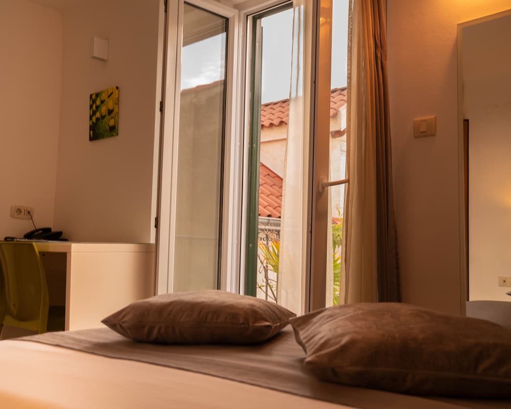Slavija Culture Heritage Hotel — Hotel rooms in Split, Split-Dalmatia
