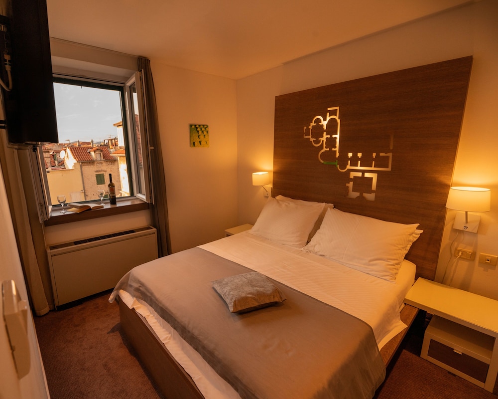 Slavija Culture Heritage Hotel — Hotel rooms in Split, Split-Dalmatia