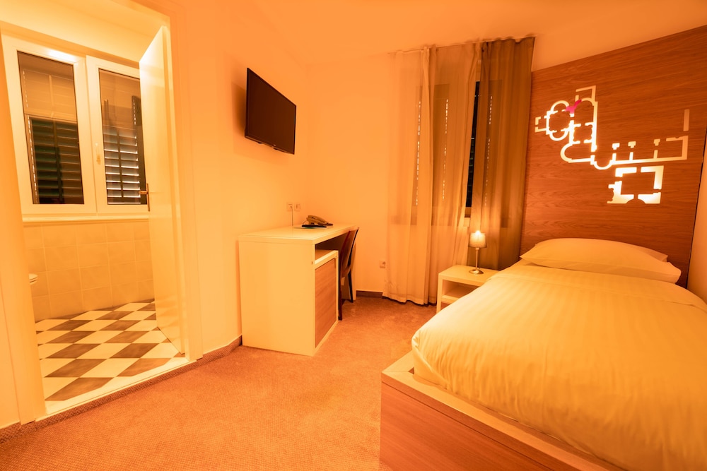 Slavija Culture Heritage Hotel — Hotel rooms in Split, Split-Dalmatia