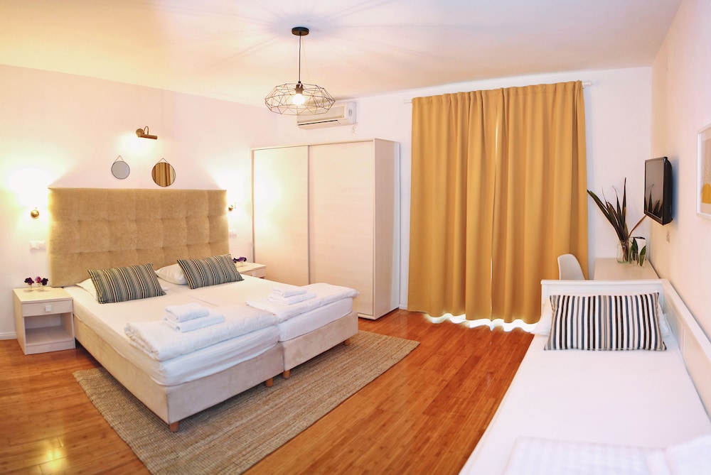 Hotel Delfin — Hotel rooms in Zadar, Zadar