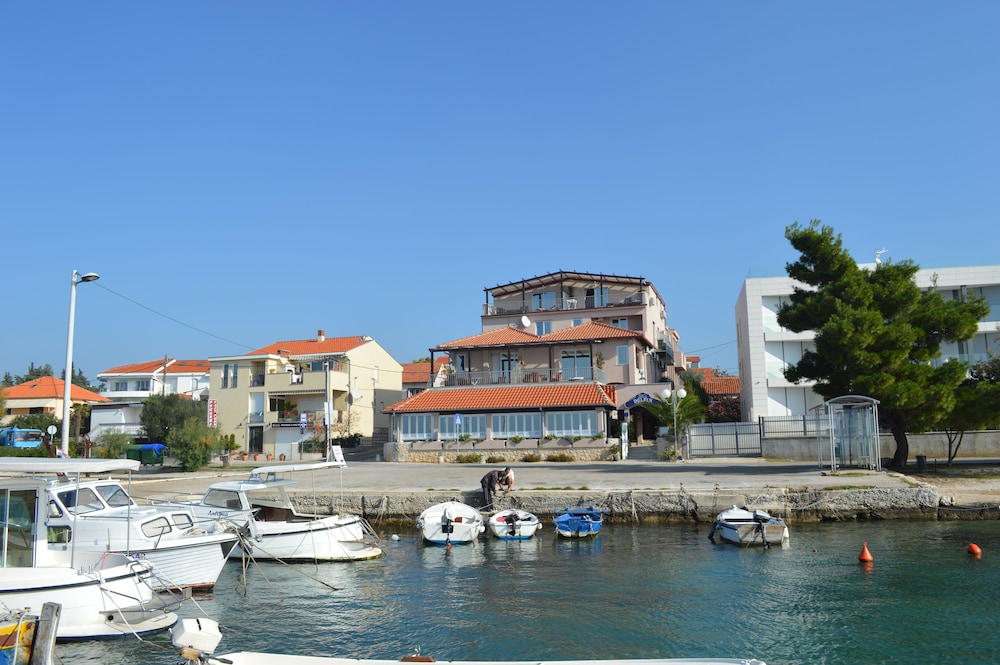 Hotel Delfin — Hotel building in Zadar, Zadar