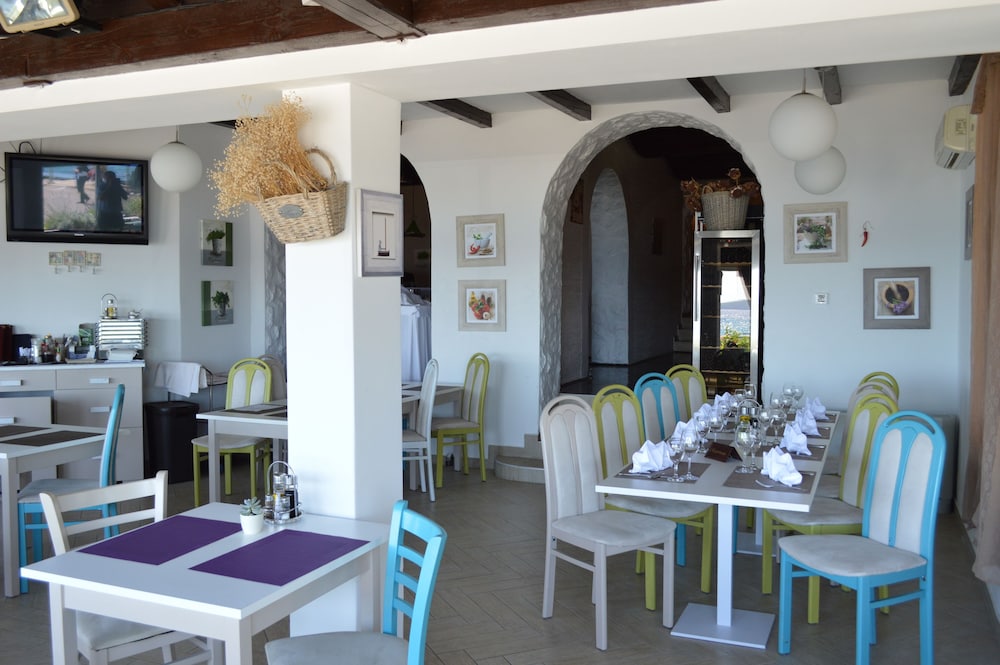 Hotel Delfin — Restaurant & bars in Zadar, Zadar