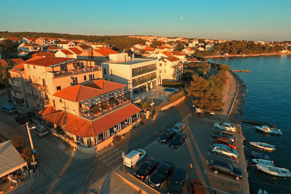 Hotel Delfin — Hotel building in Zadar, Zadar