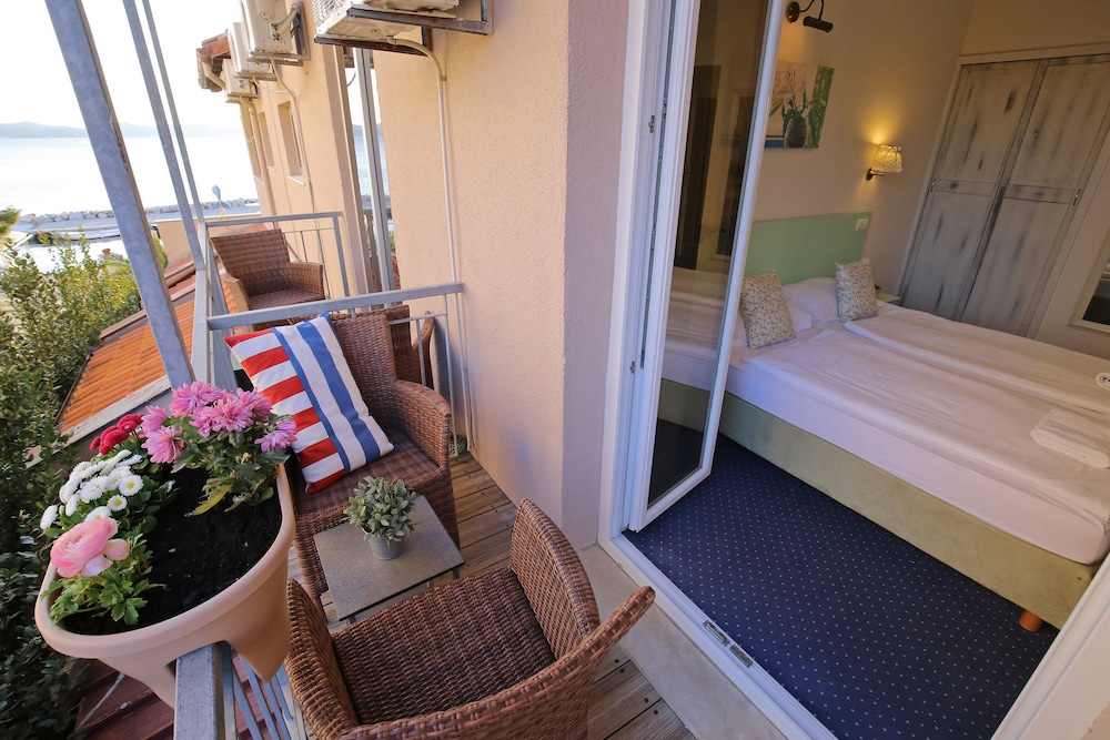 Hotel Delfin — Hotel rooms in Zadar, Zadar