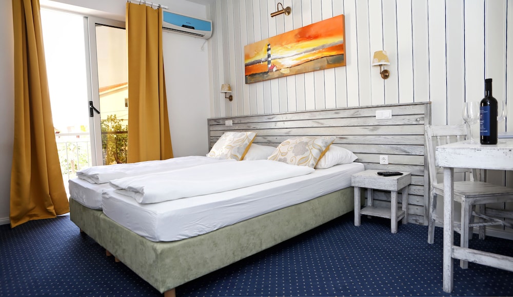 Hotel Delfin — Hotel rooms in Zadar, Zadar
