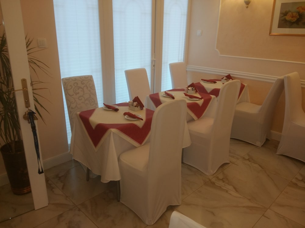 Villa Triana — Restaurant & bars in Zadar, Zadar