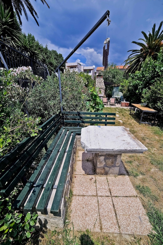 Garden Apartment Hotel — Hotel building in Split, Split-Dalmatia