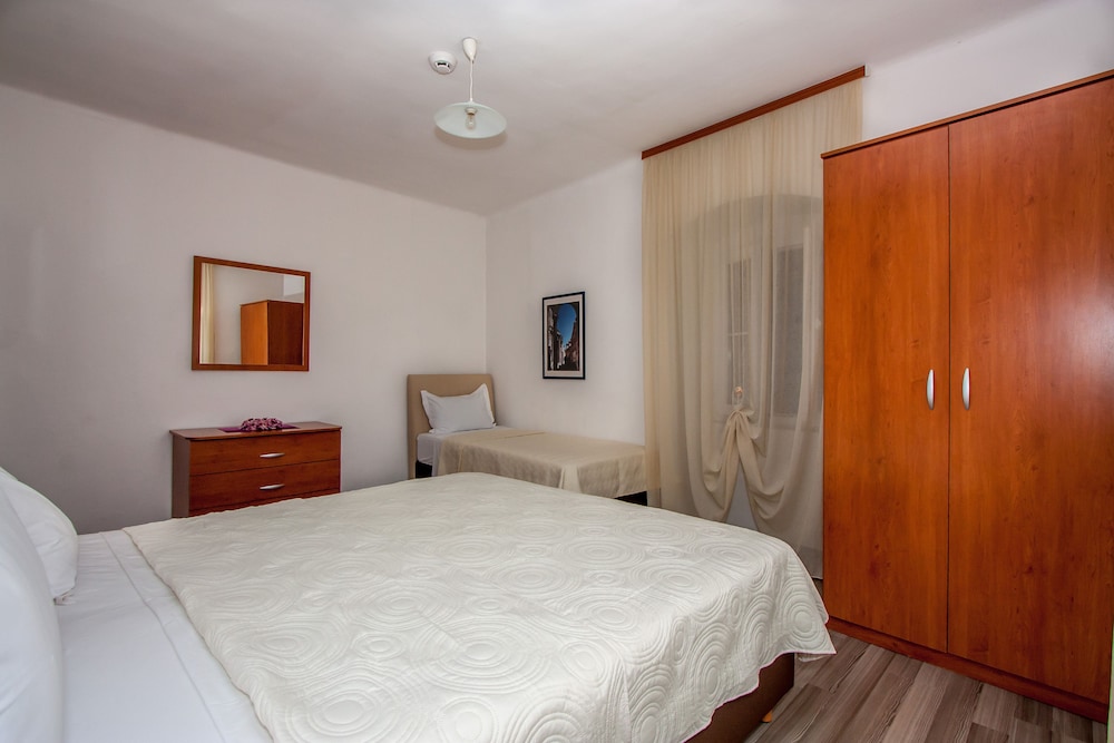 Garden Apartment Hotel — Hotel rooms in Split, Split-Dalmatia