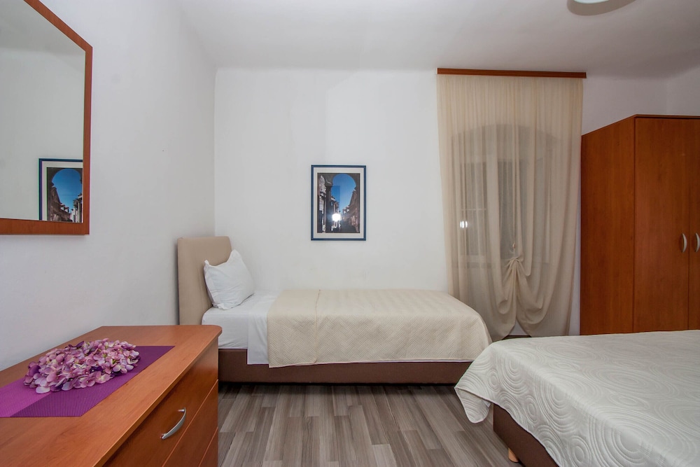 Garden Apartment Hotel — Hotel rooms in Split, Split-Dalmatia