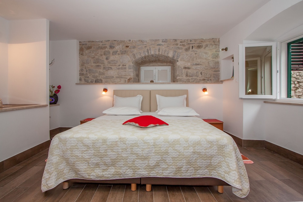Garden Apartment Hotel — Hotel rooms in Split, Split-Dalmatia