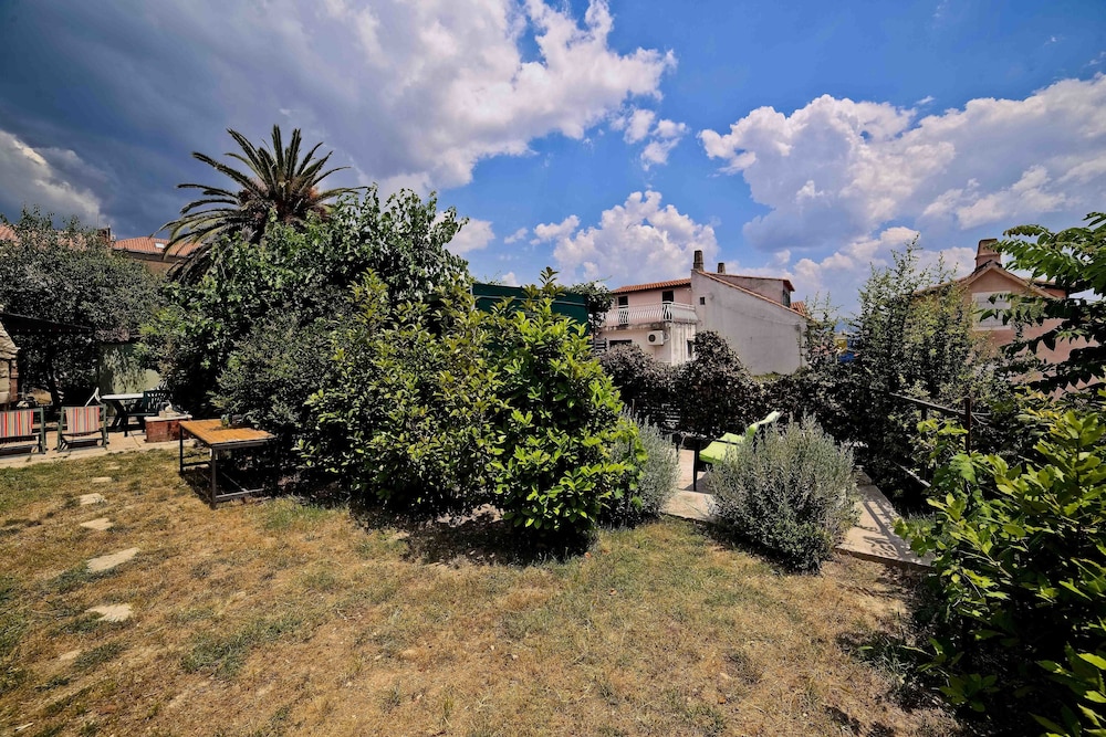 Garden Apartment Hotel — Hotel building in Split, Split-Dalmatia