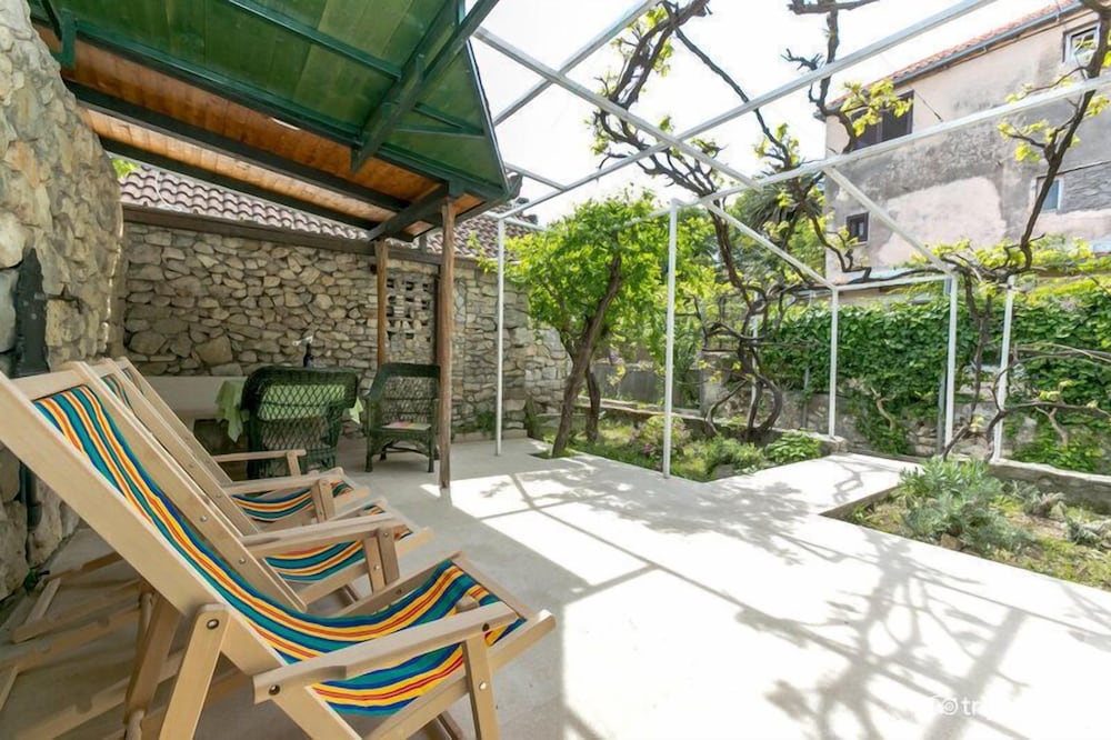 Garden Apartment Hotel — Hotel building in Split, Split-Dalmatia