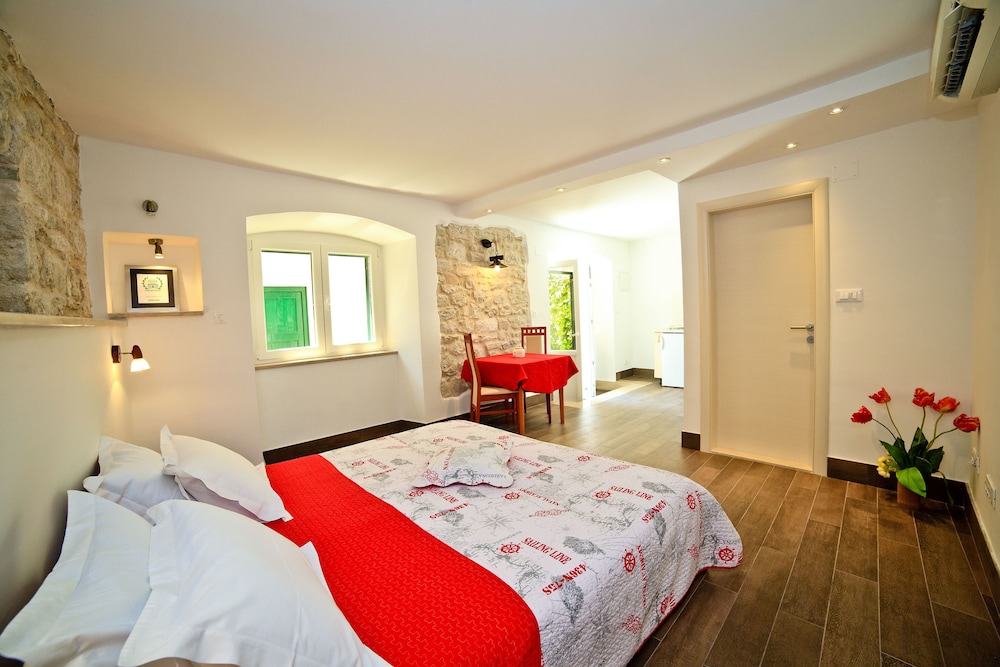 Garden Apartment Hotel — Hotel rooms in Split, Split-Dalmatia