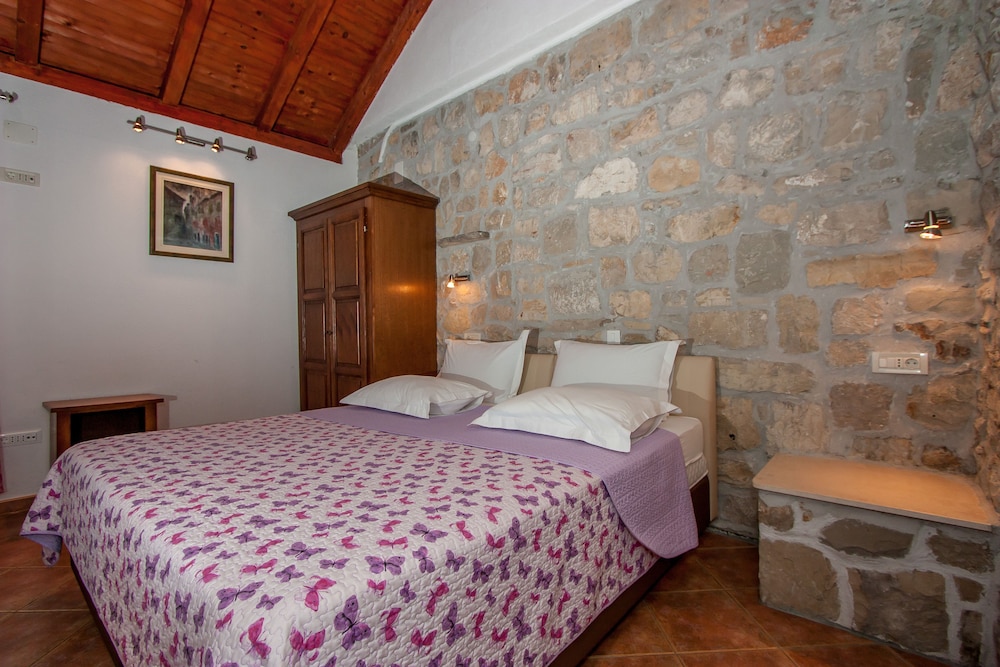 Garden Apartment Hotel — Hotel rooms in Split, Split-Dalmatia