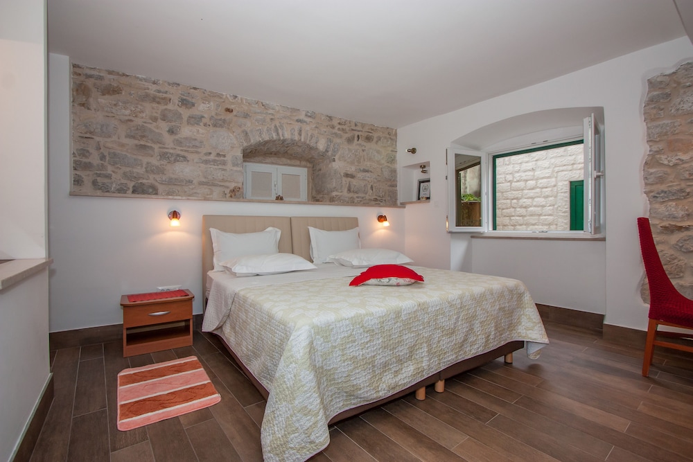 Garden Apartment Hotel — Hotel rooms in Split, Split-Dalmatia