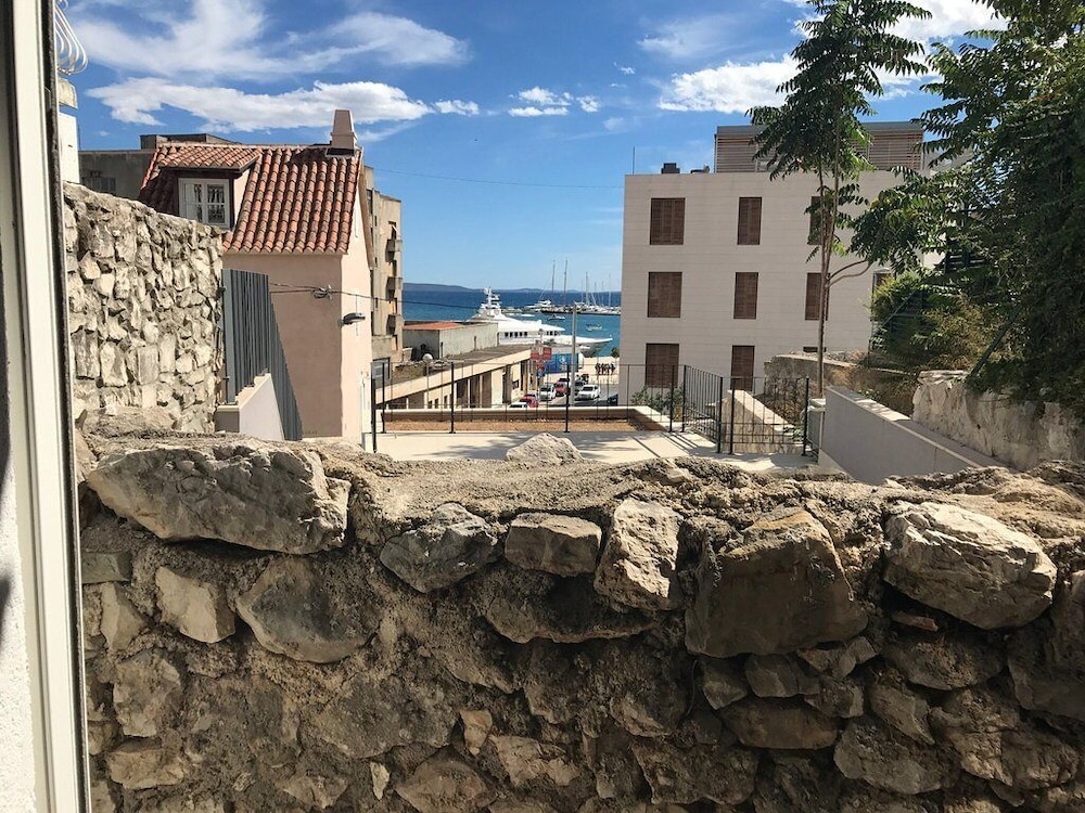 Garden Apartment Hotel — Hotel rooms in Split, Split-Dalmatia