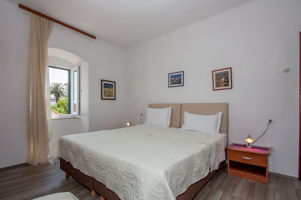 Garden Apartment Hotel — Hotel rooms in Split, Split-Dalmatia