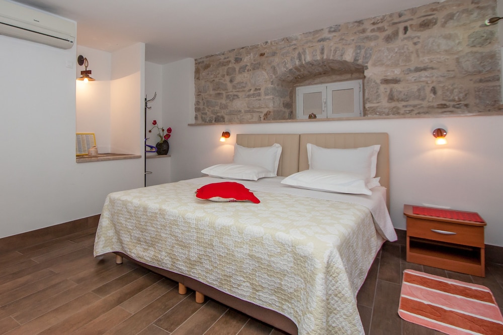 Garden Apartment Hotel — Hotel rooms in Split, Split-Dalmatia
