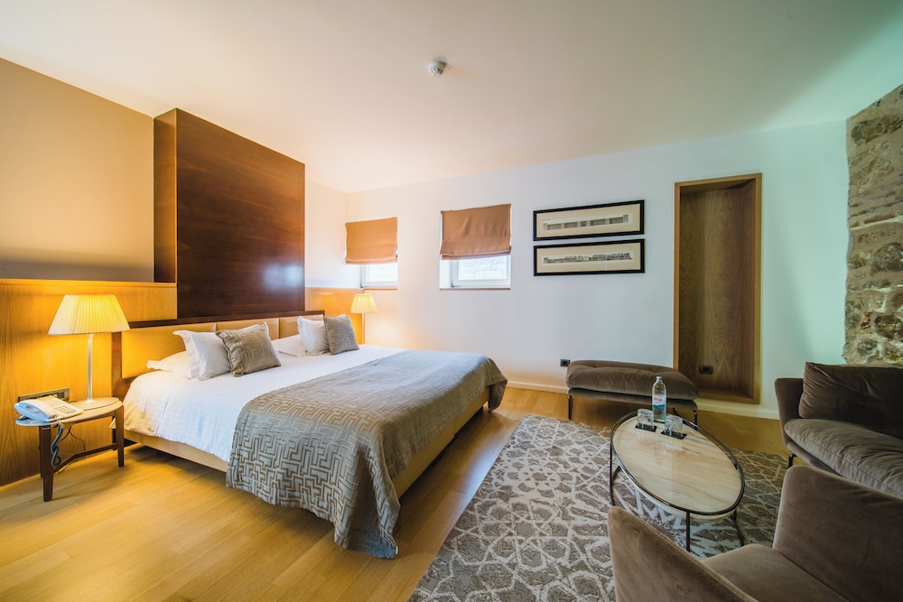 Hotel Vestibul Palace — Hotel rooms in Split, Split-Dalmatia