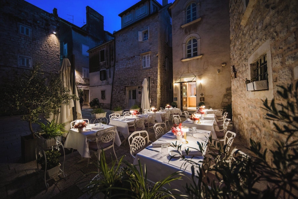 Hotel Vestibul Palace — Restaurant & bars in Split, Split-Dalmatia