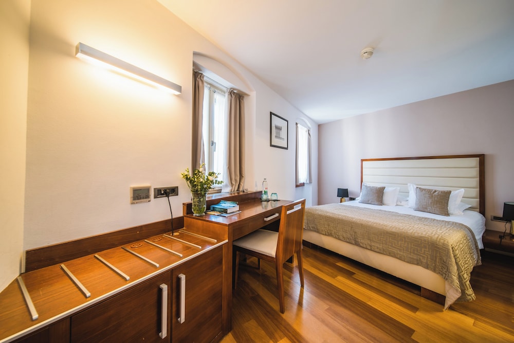 Hotel Vestibul Palace — Hotel rooms in Split, Split-Dalmatia