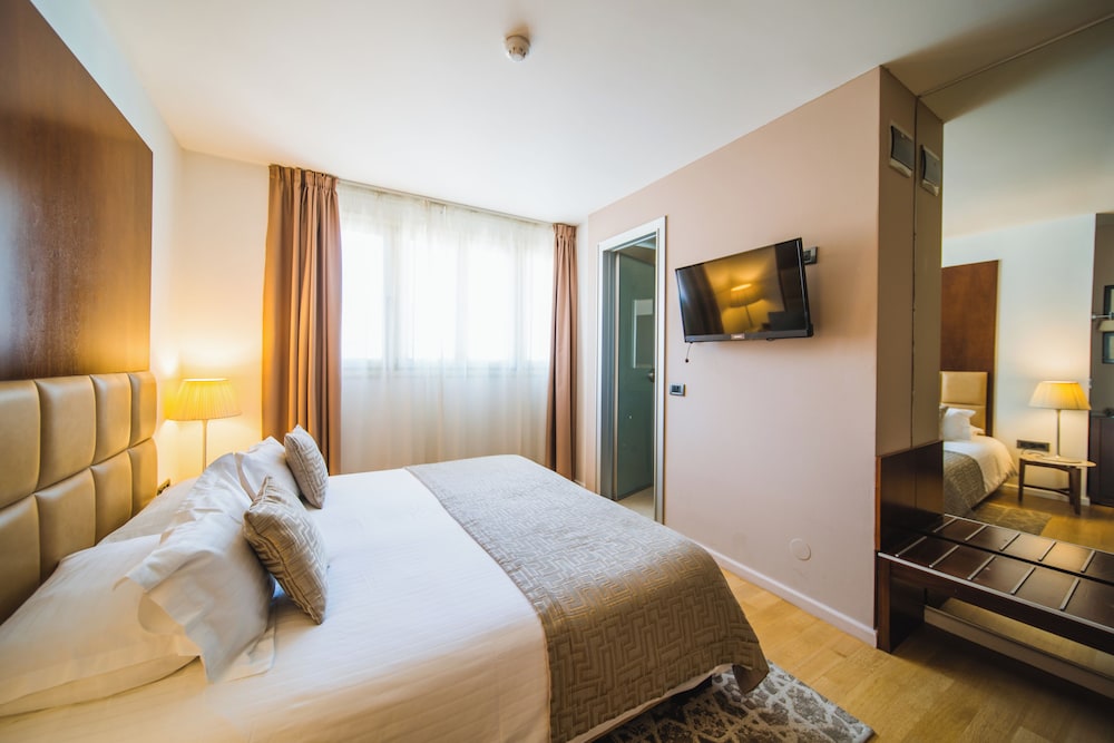 Hotel Vestibul Palace — Hotel rooms in Split, Split-Dalmatia
