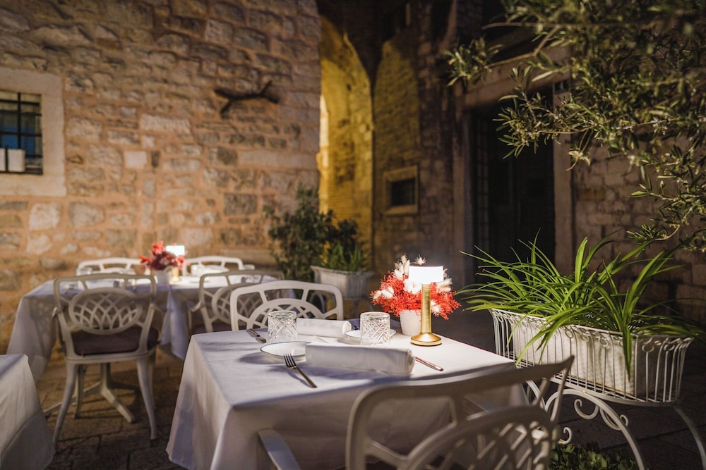 Hotel Vestibul Palace — Restaurant & bars in Split, Split-Dalmatia