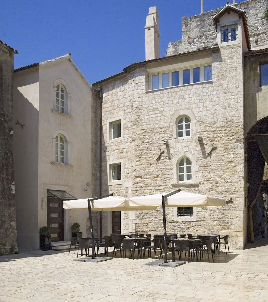 Hotel Vestibul Palace