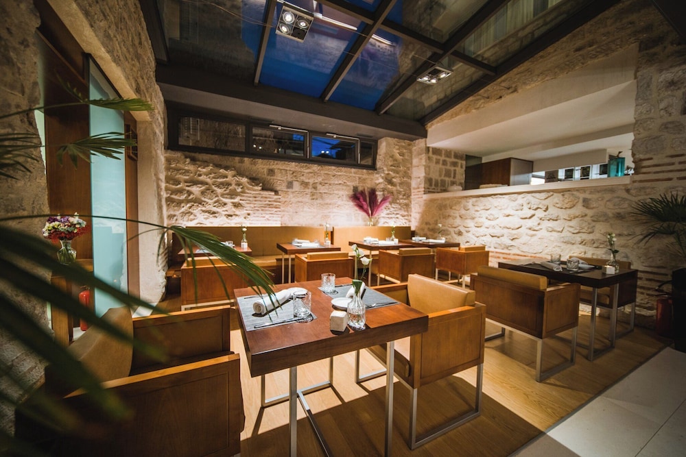 Hotel Vestibul Palace — Restaurant & bars in Split, Split-Dalmatia